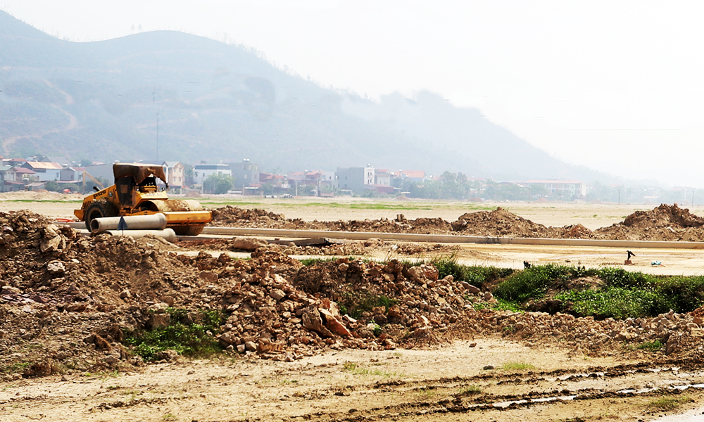 Bac Giang breaks ground on extended provincial road 293
